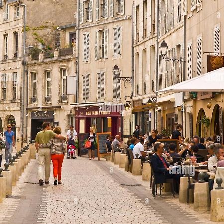 Charmant Cocon Iode Cosy Equipe, Baigne De Lumiere, Situe Au Coeur De La Rochelle A 1Min A Pied Du Marche Central Avec Tv Et Wifi Екстер'єр фото