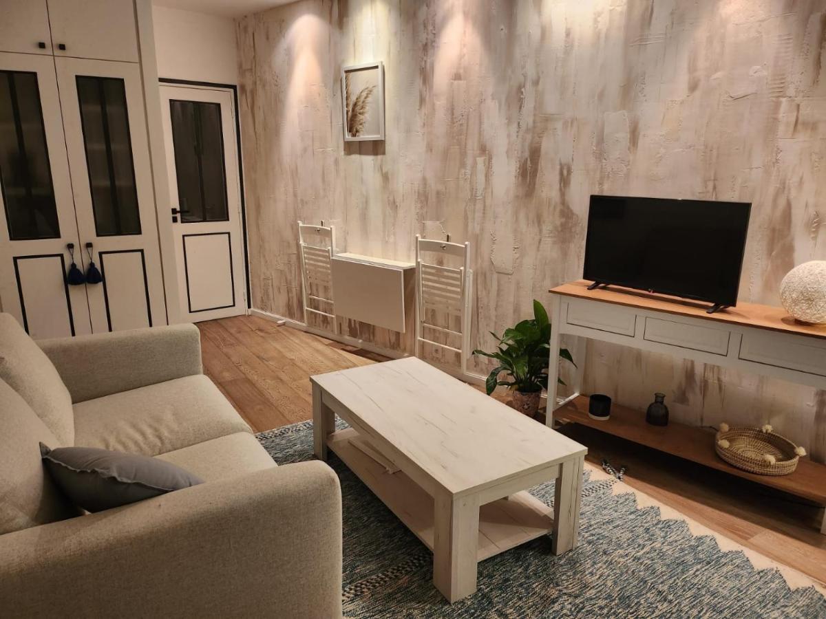 Charmant Cocon Iode Cosy Equipe, Baigne De Lumiere, Situe Au Coeur De La Rochelle A 1Min A Pied Du Marche Central Avec Tv Et Wifi Екстер'єр фото
